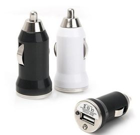 導かれるを用いる昇進の小型 USB 車の充電器はつきます